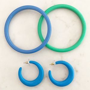 🌈 5/$25 Vintage 80s green & blue hoop earring & bangle set